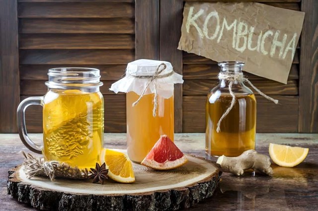 Probiotics trong Kombucha giúp thúc đẩy sự phát triển của các vi khuẩn có lợi trong ruột.