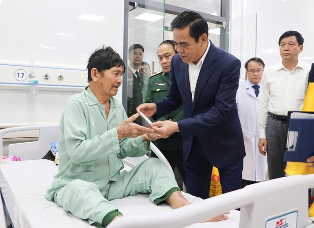 Lãnh đạo tỉnh Nghệ An thăm, chúc Tết các cơ quan, đơn vị trên địa bàn - Ảnh 5