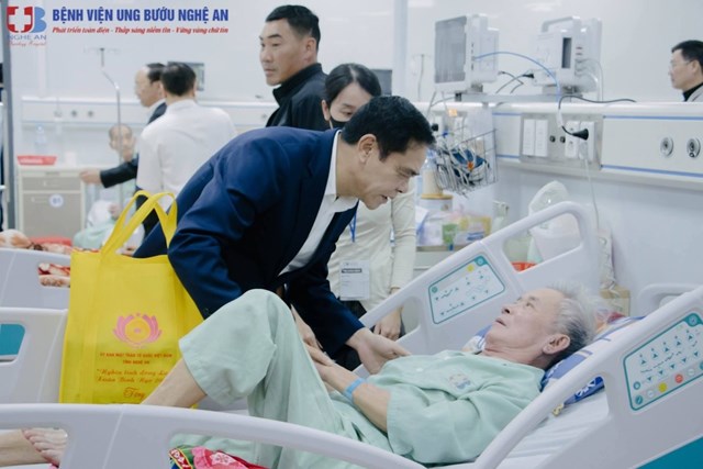 Lãnh đạo tỉnh Nghệ An thăm, chúc Tết các cơ quan, đơn vị trên địa bàn - Ảnh 7