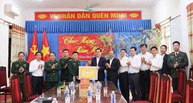 Lãnh đạo tỉnh Nghệ An thăm, chúc Tết các cơ quan, đơn vị trên địa bàn - Ảnh 3