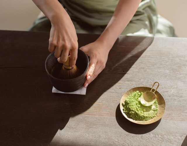 Matcha không chỉ là thức uống giải khát mà còn là bí quyết giữ gìn nhan sắc tươi trẻ của phụ nữ Nhật Bản. Ảnh nguồn internet