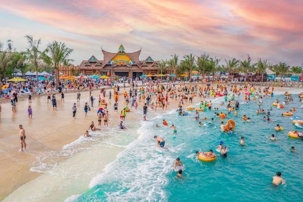 Bộ đ&ocirc;i c&ocirc;ng vi&ecirc;n VinWonders H&agrave; Nội Wave Park v&agrave; VinWonders H&agrave; Nội Water Park đ&aacute;p ứng nhu cầu vui chơi giải tr&iacute; của cư d&acirc;n với h&agrave;ng loạt trải nghiệm nghỉ dưỡng l&yacute; th&uacute; &nbsp;