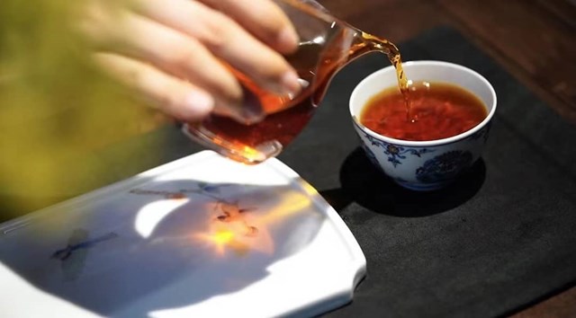 Tr&#224; Phổ Nhĩ Thạch cổ: Đầu tư v&#224;o thời gian, t&#237;ch lũy văn h&#243;a - Ảnh 1
