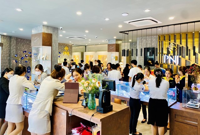 Nhộn nhịp thị trường vàng trong Ngày vía Thần Tài cận kề - Ảnh 1