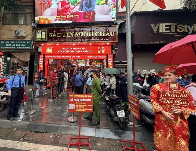 Nhộn nhịp thị trường v&agrave;ng trong Ng&agrave;y v&iacute;a Thần T&agrave;i cận kề. &nbsp;