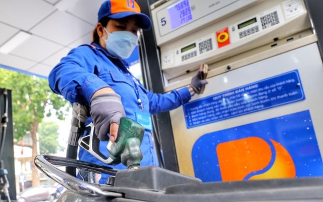 Gi&#225; xăng dầu giảm nhẹ trọng kỳ điều h&#224;nh ng&#224;y 1/3/2023 - Ảnh 1