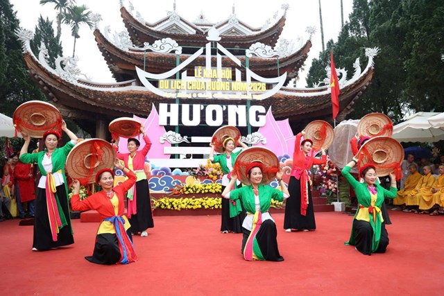 Sau Tết, sắc xuân tiếp nối qua những lễ hội truyền thống - Ảnh 1