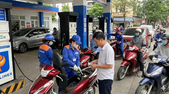 Giá xăng dầu biến động gây áp lực lên đời sống và sản xuất  - Ảnh 1