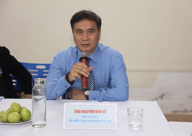 Ông Nguyễn Văn Vẻ - Phó Chủ tịch Hội Nước sạch và Môi trường Việt Nam phát biểu tại buổi Tọa đàm