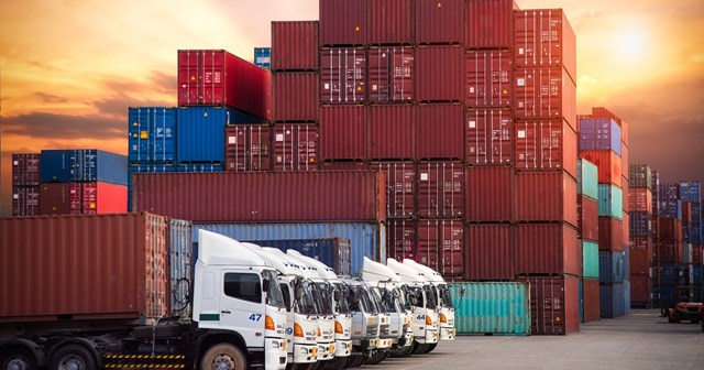 Ng&agrave;nh vận tải, logistics chịu ảnh hưởng như thế n&agrave;o khi gi&aacute; xăng dầu tăng mạnh. &nbsp;