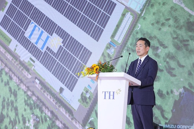 Đại diện tổng thầu của Nh&agrave; m&aacute;y, &ocirc;ng Akiyama - Ph&oacute; tổng gi&aacute;m đốc Chi nh&aacute;nh quốc tế, khối Kinh doanh to&agrave;n cầu, Tập đo&agrave;n Shimizu - ph&aacute;t biểu tại sự kiện. &nbsp;