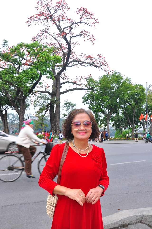 C&ocirc; Trần Thị Minh Anh vui vẻ, phấn khởi trước ng&agrave;y bầu cử &nbsp;