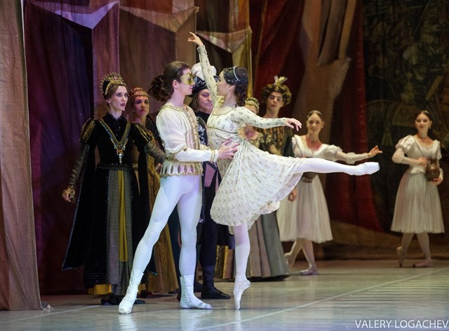 Một cảnh trong vở ballet Romeo v&agrave; Juliet. &nbsp;