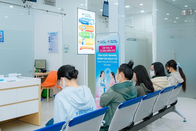 Hệ thống nh&agrave; thuốc v&agrave; trung t&acirc;m ti&ecirc;m chủng Long Ch&acirc;u ti&ecirc;n phong triển khai tầm so&aacute;t sớm HPV miễn ph&iacute; cho kh&aacute;ch h&agrave;ng nữ, g&oacute;p phần n&acirc;ng cao nhận thức ph&ograve;ng ngừa ung thư cổ tử cung do HPV.