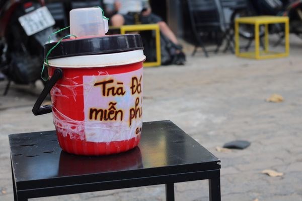Tr&#224; đ&#225; miễn ph&#237; – Th&#243;i quen nhỏ, văn h&#243;a lớn trong ẩm thực Việt - Ảnh 1