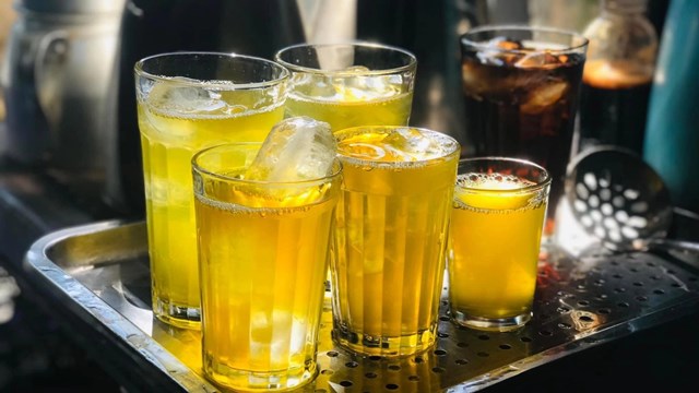 Tr&#224; đ&#225; miễn ph&#237; – Th&#243;i quen nhỏ, văn h&#243;a lớn trong ẩm thực Việt - Ảnh 2