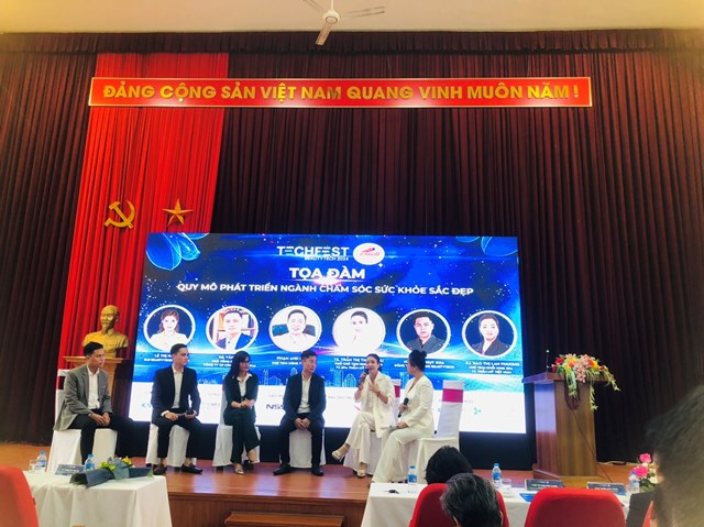 Tọa đ&agrave;m định hướng cho ph&aacute;t triển ngh&agrave;nh nghề trong việc đ&agrave;o tạo nguồn nh&acirc;n lực cho ng&agrave;nh chăm s&oacute;c sắc đẹp