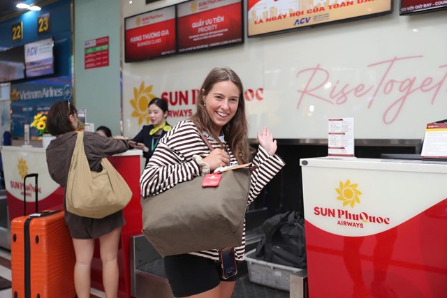 Những h&agrave;nh kh&aacute;ch đầu ti&ecirc;n của Sun PhuQuoc Airways bay đến Nha Trang &nbsp;