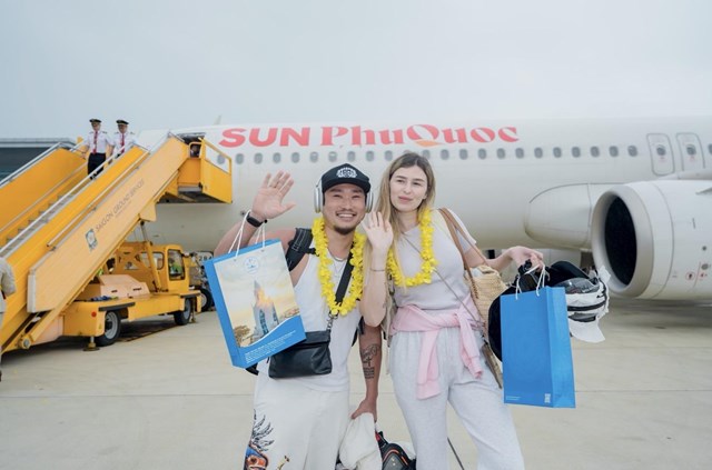 Chuyến bay đầu ti&ecirc;n của Sun PhuQuoc Airways hạ c&aacute;nh Nha Trang &nbsp;