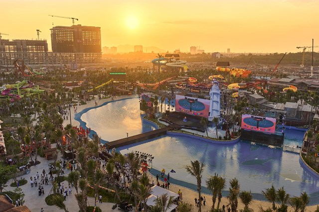 C&ocirc;ng vi&ecirc;n nước 15ha đ&atilde; đi v&agrave;o vận h&agrave;nh, dự &aacute;n Blanca City tiếp tục được thi c&ocirc;ng khẩn trương. Ảnh: &Aacute;nh Dương &nbsp;