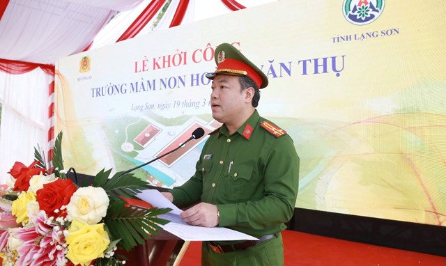 Thượng t&aacute; Nguyễn Hữu Đức, Ph&oacute; Gi&aacute;m đốc C&ocirc;ng an tỉnh Lạng Sơn ph&aacute;t biểu tại sự kiện &nbsp;