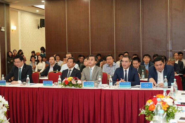 Hội thảo c&oacute; sự tham gia của Thứ trưởng Bộ Y tế Trần Văn Thuấn c&ugrave;ng l&atilde;nh đạo c&aacute;c đơn vị bộ, ng&agrave;nh, địa phương, đại diện Tập đo&agrave;n Vingroup v&agrave; c&aacute;c bệnh viện. &nbsp;