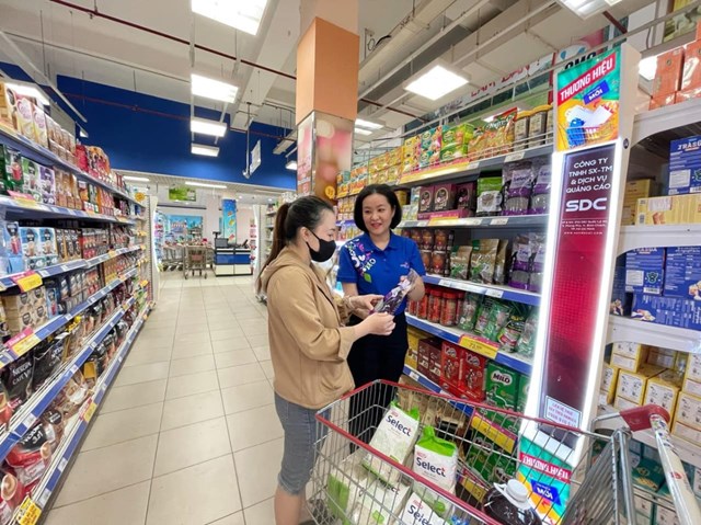 H&agrave;ng nh&atilde;n ri&ecirc;ng đang &acirc;m thầm vươn l&ecirc;n th&agrave;nh trụ cột mới của b&aacute;n lẻ Việt Nam.