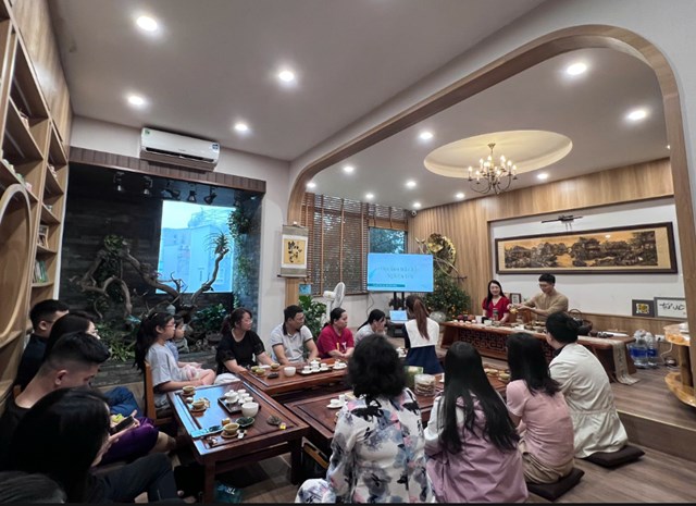 Điểm đặc biệt của workshop nằm ở kh&ocirc;ng gian gần gũi, ấm &aacute;p v&agrave; đầy cảm hứng.