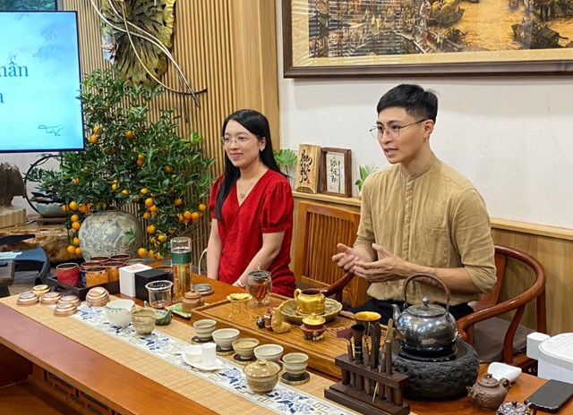 Chương tr&igrave;nh được tổ chức bởi hai bạn trẻ Đặng Thị Tr&agrave; Giang v&agrave; tr&agrave; nh&acirc;n Trần Phi Vũ với mong muốn x&acirc;y dựng một cộng đồng y&ecirc;u tr&agrave;.