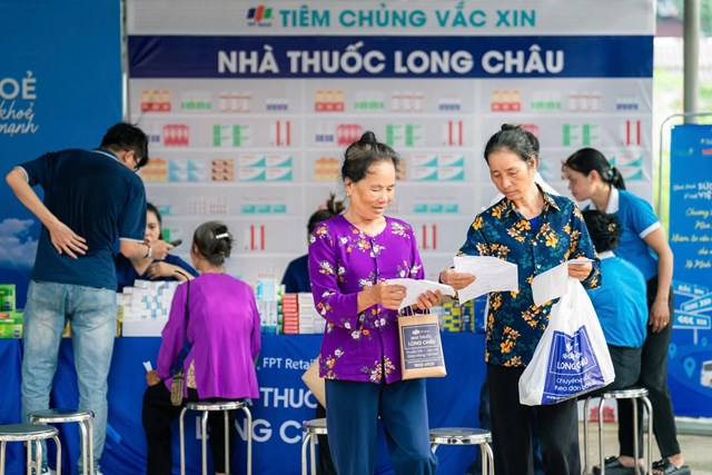 Long Ch&acirc;u ki&ecirc;n t&acirc;m với sứ mệnh thu hẹp khoảng c&aacute;ch trong chăm s&oacute;c y tế, v&igrave; một Việt Nam khỏe mạnh. &nbsp;