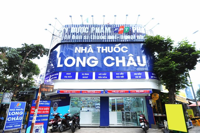 Hệ thống nh&agrave; thuốc v&agrave; trung t&acirc;m ti&ecirc;m chủng Long Ch&acirc;u hiện phục vụ gần 33 triệu kh&aacute;ch h&agrave;ng, tương đương ⅓ d&acirc;n số Việt Nam. &nbsp;