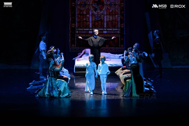 Trong những ng&agrave;y văn h&oacute;a Nga tại H&agrave; Nội, hai đ&ecirc;m diễn &ldquo;Romeo v&agrave; Juliet&rdquo; nối tiếp th&agrave;nh c&ocirc;ng của &ldquo;Kẹp hạt dẻ&rdquo;, tiếp tục mang đến cho kh&aacute;n giả Thủ đ&ocirc; một h&agrave;nh tr&igrave;nh cảm x&uacute;c trọn vẹn