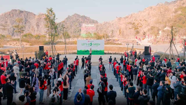 B&agrave; Nguyễn Thị Nga - Chủ tịch Tập đo&agrave;n BRG ph&aacute;t động chiến dịch Let&rsquo;s Go Green trong hệ sinh th&aacute;i Tập đo&agrave;n &nbsp;