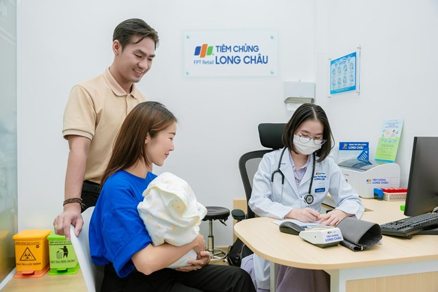 Ti&ecirc;m chủng Long Ch&acirc;u đồng h&agrave;nh chăm s&oacute;c sức khỏe gia đ&igrave;nh Việt. &nbsp;