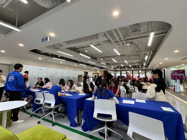 Đội ngũ y tế tư vấn c&aacute; nh&acirc;n h&oacute;a dựa tr&ecirc;n độ tuổi, t&igrave;nh trạng sức khỏe, nhu cầu của mỗi người.