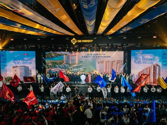 Bầu kh&ocirc;ng kh&iacute; s&ocirc;i động tại kh&aacute;n ph&ograve;ng tổ chức sự kiện. Ảnh: &Aacute;nh Dương. &nbsp;