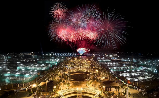 C&agrave;ng về đ&ecirc;m, th&agrave;nh phố Vịnh trung t&acirc;m Xanh Island c&agrave;ng trở n&ecirc;n s&ocirc;i động. Ảnh: &Aacute;nh Dương. &nbsp;