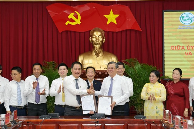 L&atilde;nh đạo UBND th&agrave;nh phố Cần Thơ v&agrave; l&atilde;nh đạo Tập đo&agrave;n T&amp;T Group k&yacute; kết Thỏa thuận hợp t&aacute;c &nbsp;