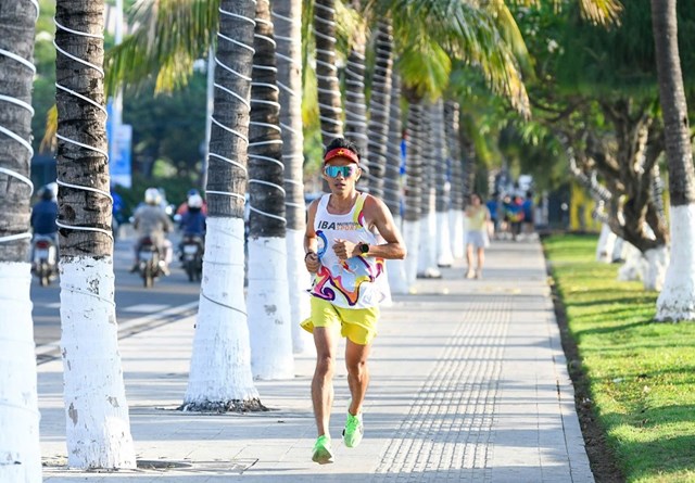 C&aacute;c vận động vi&ecirc;n tập luyện tại Nha Trang Kh&aacute;nh H&ograve;a cho giải VĐQG Tiền Phong Marathon 2026
