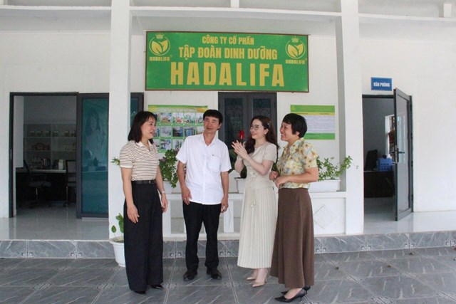 &Ocirc;ng Tăng Xu&acirc;n Th&aacute;i &ndash; Chủ tịch Hội đồng quản trị C&ocirc;ng ty trao đổi c&ocirc;ng việc với c&aacute;c th&agrave;nh vi&ecirc;n