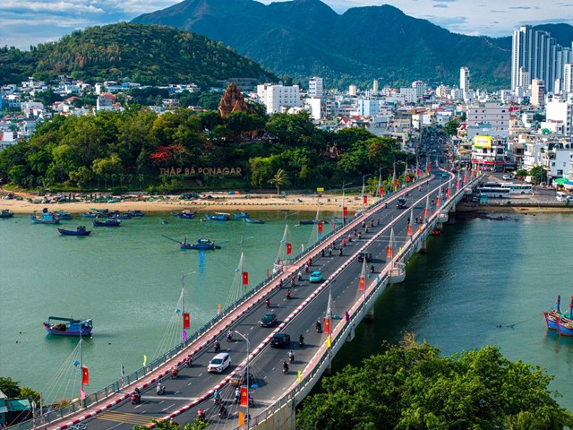 Kh&aacute;nh H&ograve;a ưu ti&ecirc;n ph&aacute;t triển c&aacute;c tuyến giao th&ocirc;ng trọng điểm tại những khu vực c&oacute; tiềm năng thu h&uacute;t đầu tư. &nbsp;