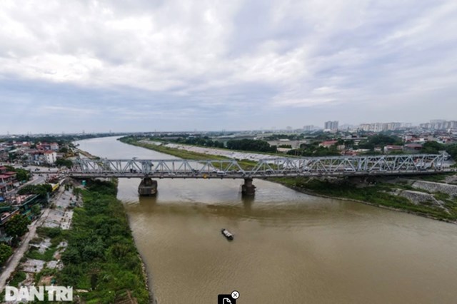 To&agrave;n cảnh cầu Đuống bắc qua s&ocirc;ng Hồng, nối quận Long Bi&ecirc;n v&agrave; huyện Gia L&acirc;m, H&agrave; Nội (Ảnh: Nguyễn Bắc).