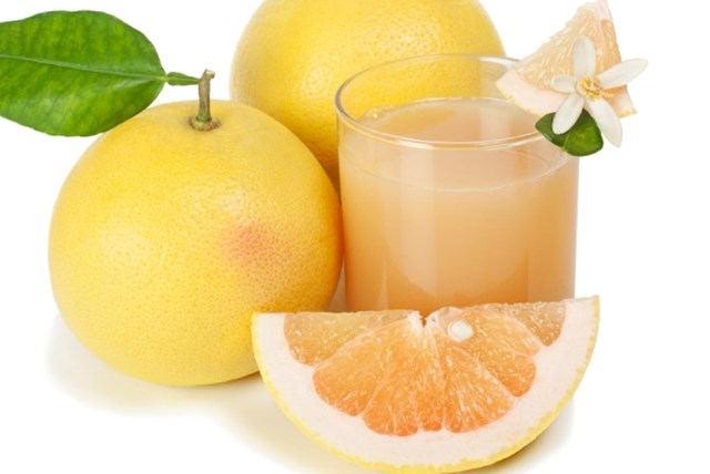 Nước ép bưởi giúp bổ sung vitamin C, hỗ trợ chức năng gan và tăng cường hệ miễn dịch cho cơ thể.