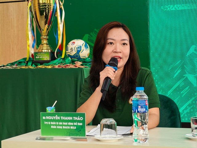 B&agrave; Nguyễn Thanh Thảo - đại diện Nh&agrave; t&agrave;i trợ MILO cam kết tiếp tục đồng h&agrave;nh c&ugrave;ng c&aacute;c hoạt động thể thao học đường trong thời gian tới. &nbsp;