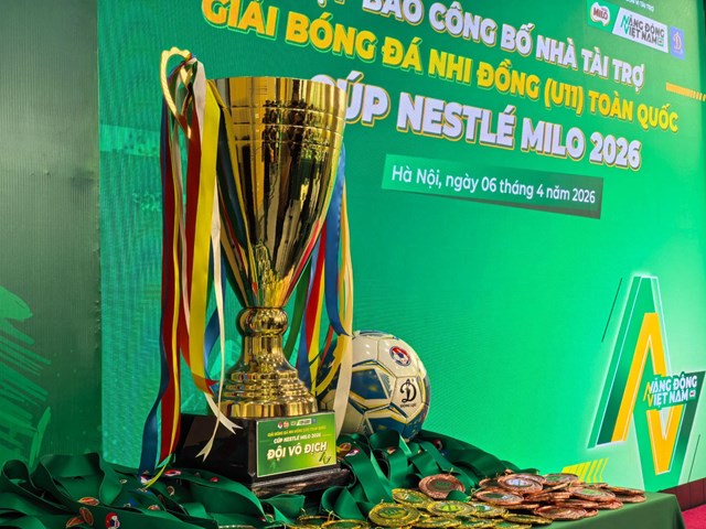 Chiếc c&uacute;p sẽ được trao tặng cho đội v&ocirc; địch Giải B&oacute;ng đ&aacute; Nhi đồng (U11) To&agrave;n quốc C&uacute;p Nestl&eacute; MILO 2026 &nbsp;