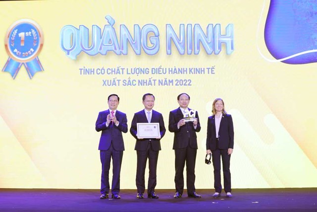 Quảng Ninh nhận Cúp và Chứng nhận PCI năm 2022 với vị trí số 1.