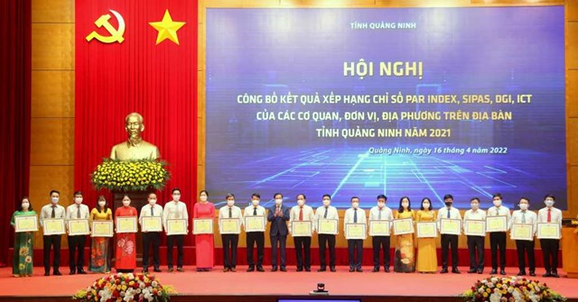 30 c&aacute; nh&acirc;n c&oacute; th&agrave;nh t&iacute;ch xuất sắc v&agrave; đ&oacute;ng g&oacute;p t&iacute;ch cực trong việc triển khai thực hiện n&acirc;ng cao c&aacute;c Chỉ số năm 2021 vinh dự nhận Bằng khen của UBND tỉnh.