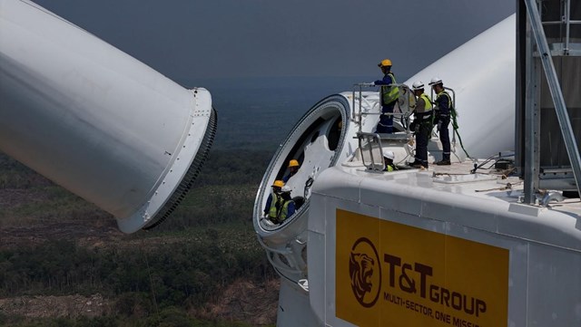 C&aacute;c c&aacute;n bộ, c&ocirc;ng nh&acirc;n vi&ecirc;n cố gắng ho&agrave;n thiện c&aacute;c hạng mục cả ng&agrave;y lẫn đ&ecirc;m với quyết t&acirc;m ho&agrave;n th&agrave;nh dự &aacute;n. &nbsp;