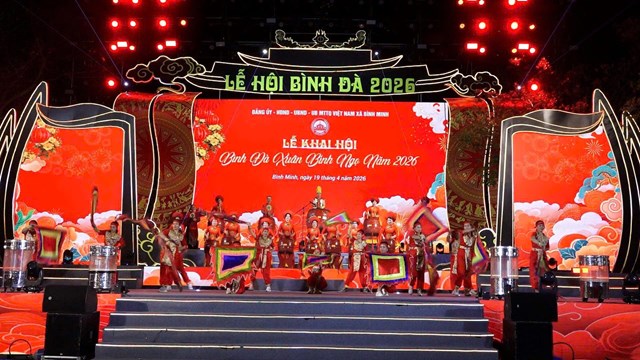 Văn nghệ h&agrave;o h&ugrave;ng ch&agrave;o mừng ng&agrave;y hội&nbsp;