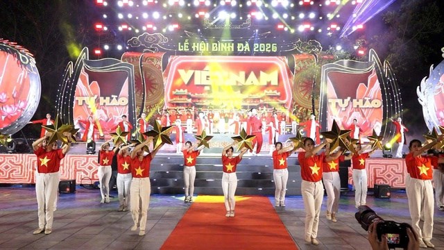 Lễ hội Bình Đà tôn vinh Đức Quốc tổ Lạc Long Quân - Ảnh 1